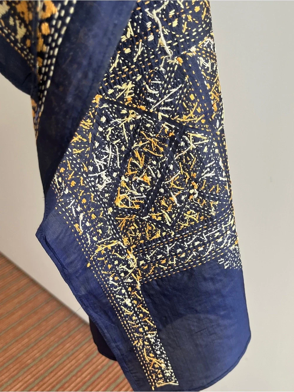 NEW HEIRLOOM STOLE SCARF SHAWL HAND EMBROIDERED KANTHA NAVY BLUE  & BEIGE  SILK